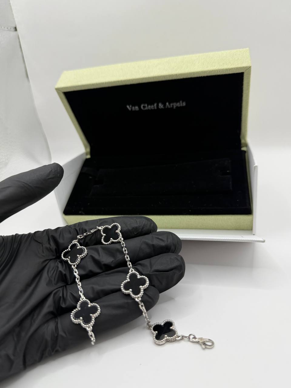 Van Cleef Negra Con Plata