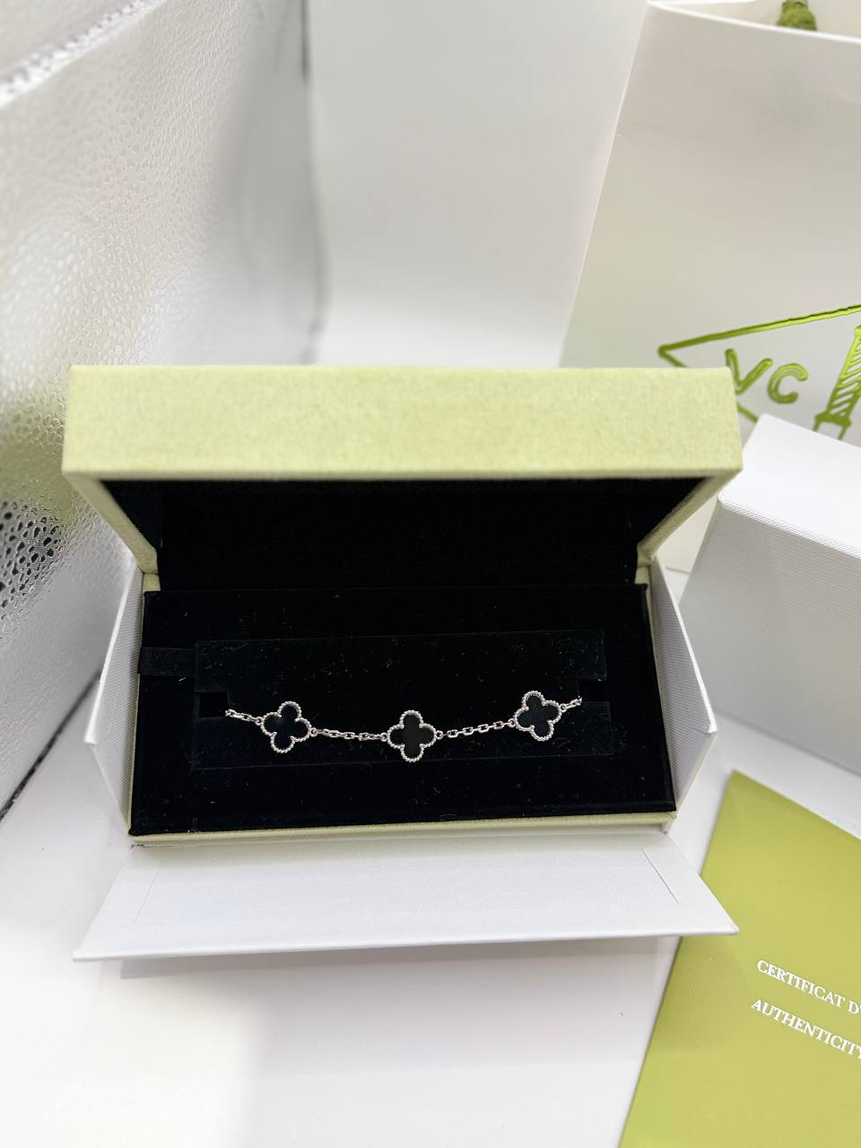 Van Cleef Negra Con Plata