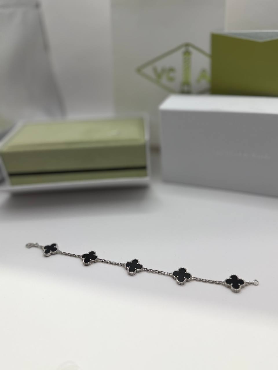 Van Cleef Negra Con Plata